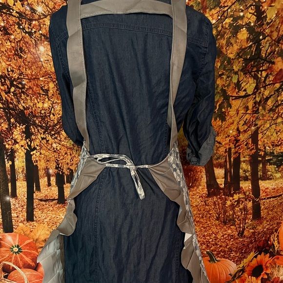 Aprons - Picture 4 of 8